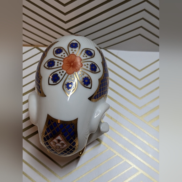 PG Handcrafted In Malaysia Porcelain Elephant Figurine White Gold Blue Red  - Picture 4 of 9